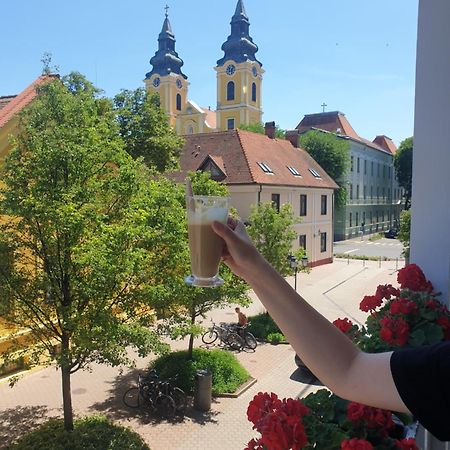 Anna Gyoengye Apartman Debrecen Buitenkant foto