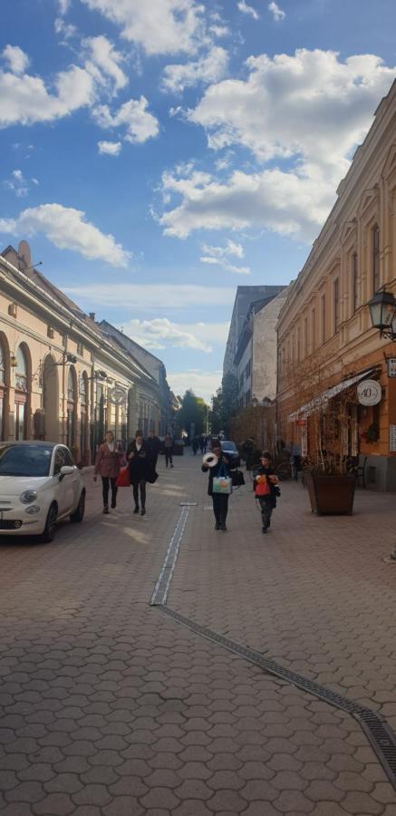 Anna Gyoengye Apartman Debrecen Buitenkant foto