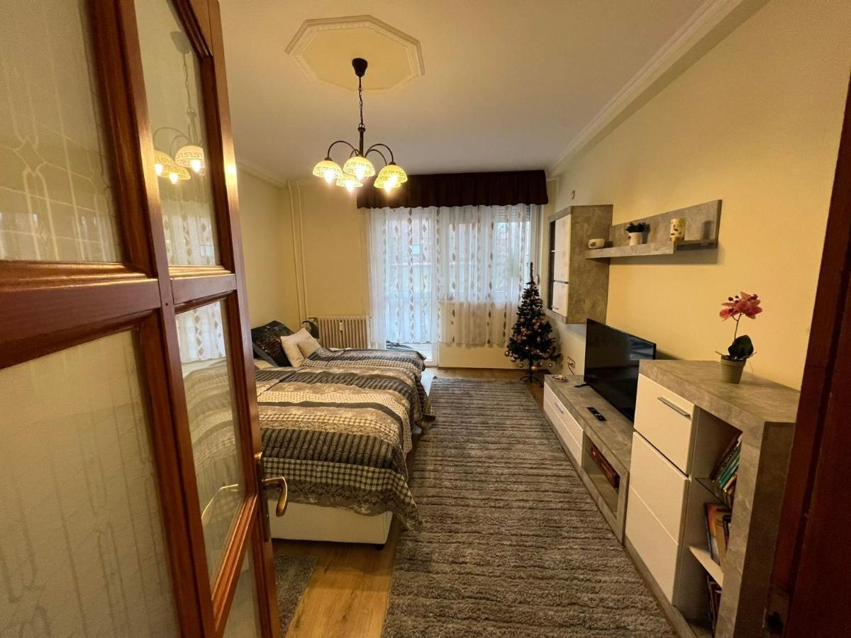 Anna Gyoengye Apartman Debrecen Buitenkant foto