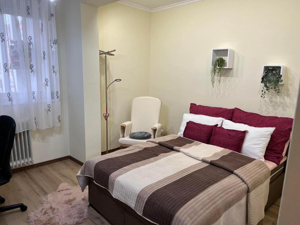 Anna Gyoengye Apartman Debrecen Buitenkant foto