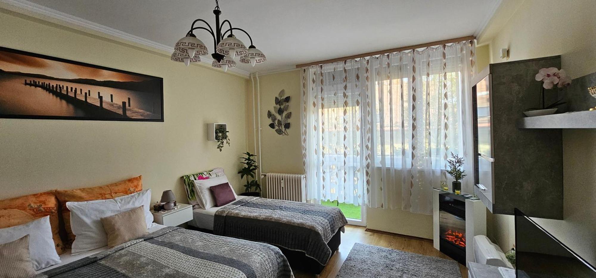 Anna Gyoengye Apartman Debrecen Buitenkant foto