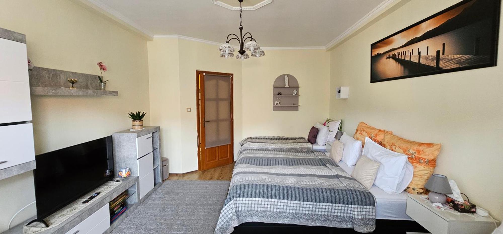 Anna Gyoengye Apartman Debrecen Buitenkant foto