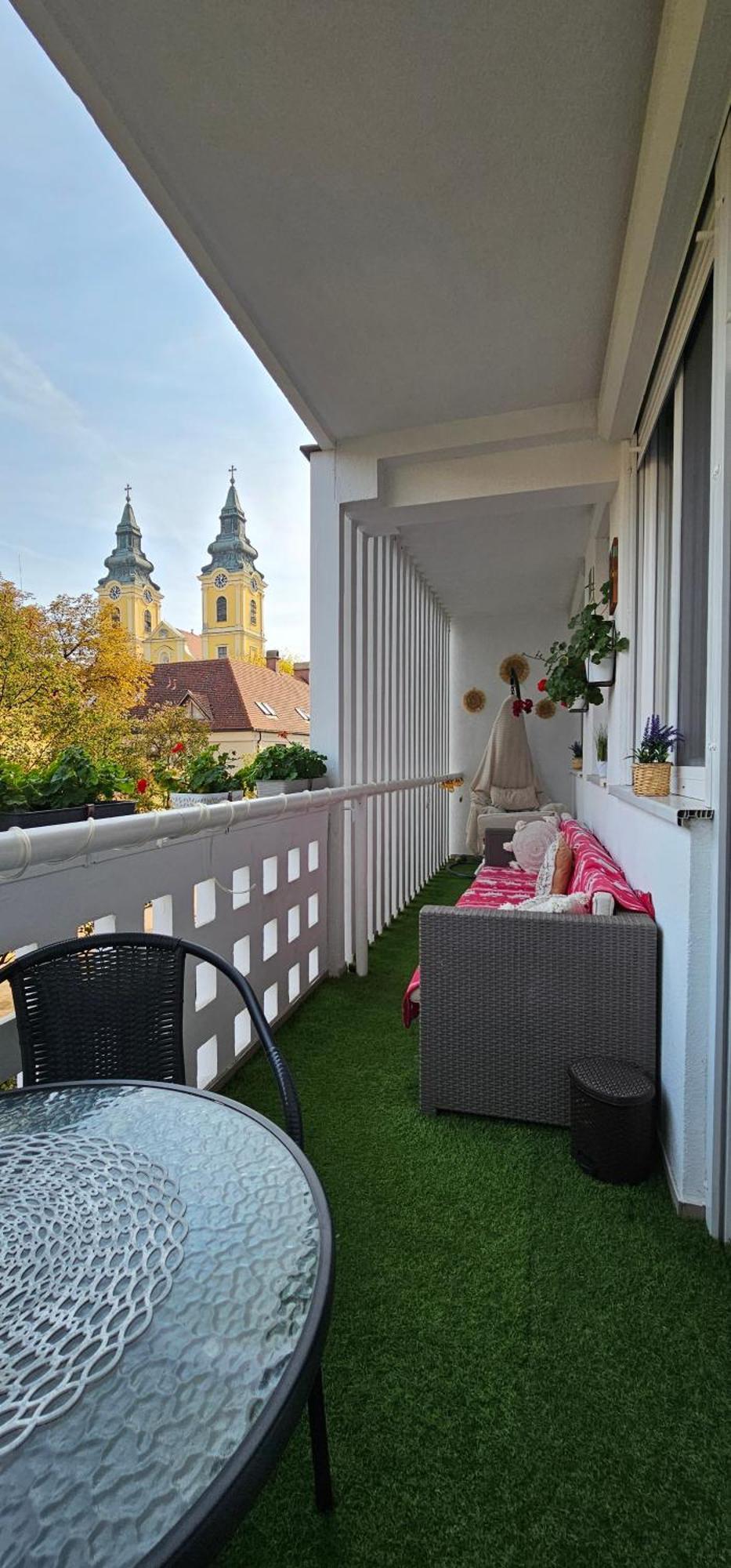 Anna Gyoengye Apartman Debrecen Buitenkant foto