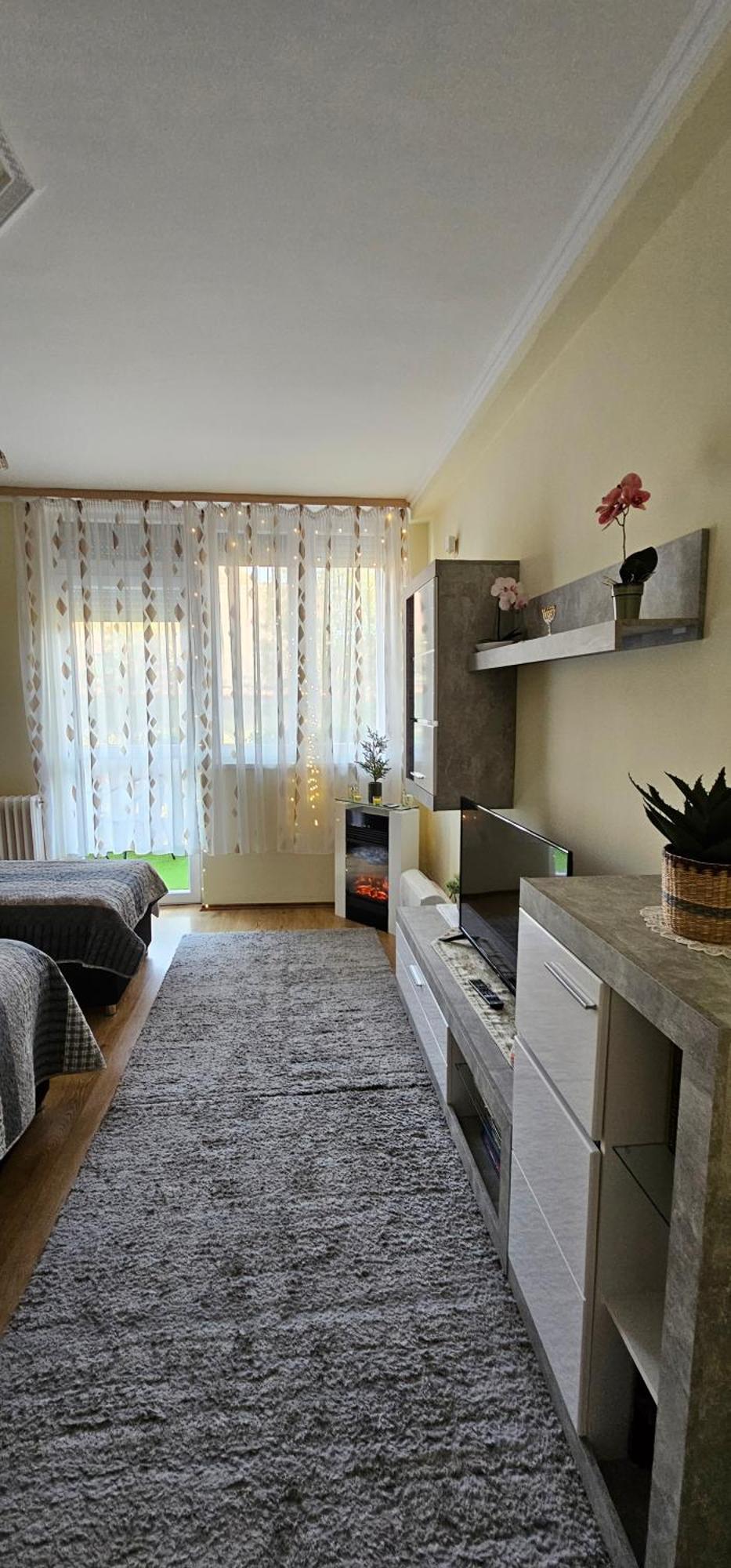 Anna Gyoengye Apartman Debrecen Buitenkant foto