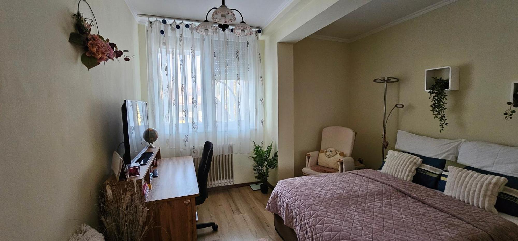 Anna Gyoengye Apartman Debrecen Buitenkant foto