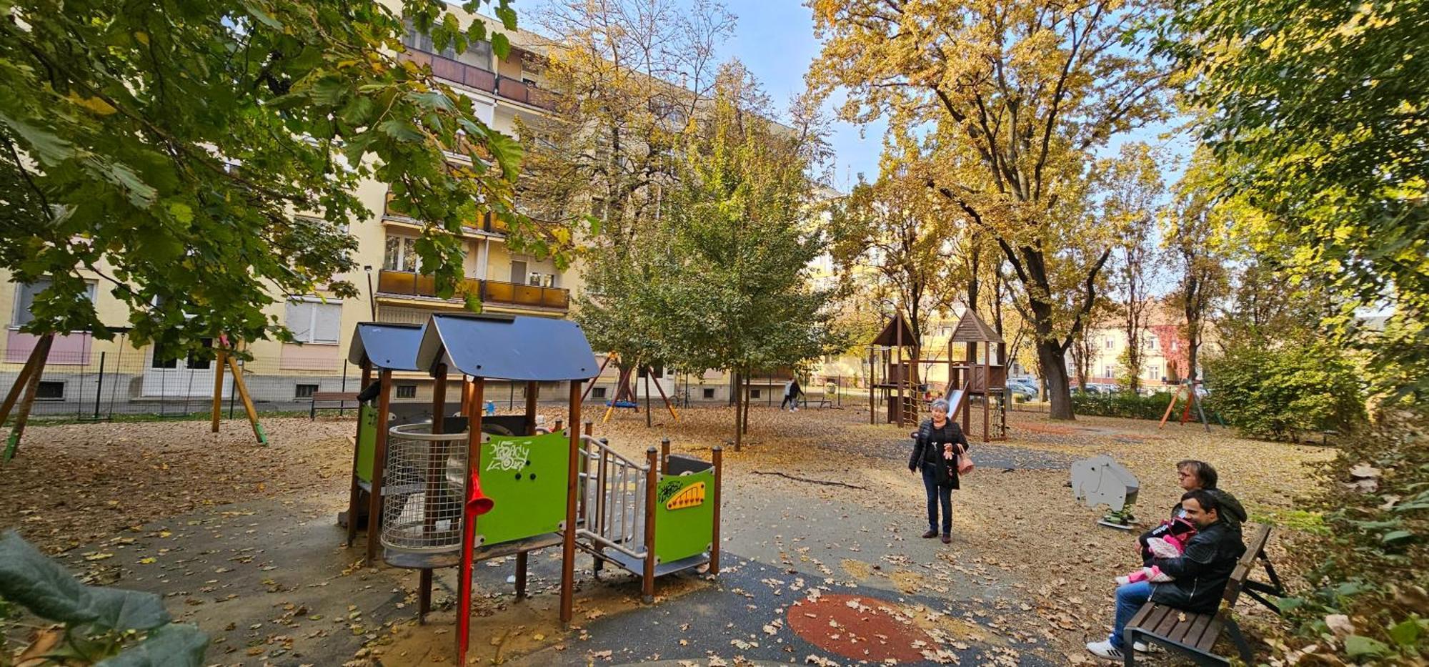 Anna Gyoengye Apartman Debrecen Buitenkant foto